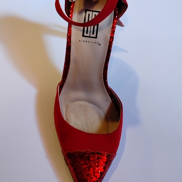 SIGNATURE - Picture 1 of 1